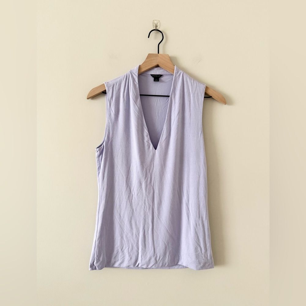Ann Taylor V-Neck Sleeveless Blouse in Light Purple Size S